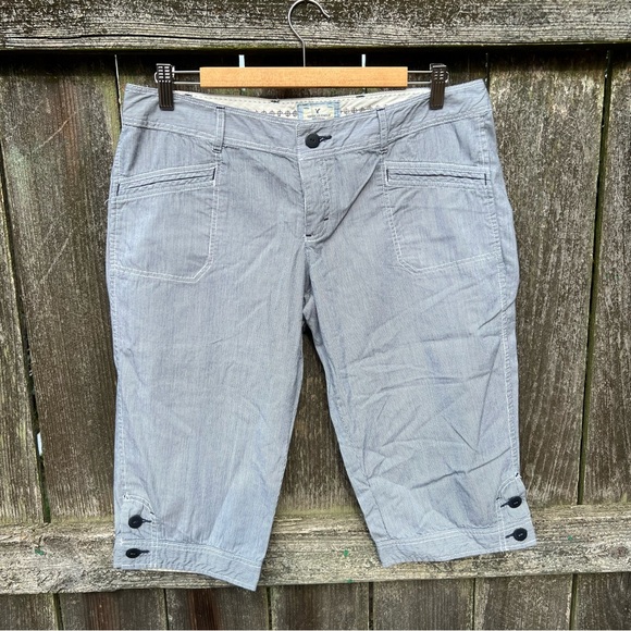 American Eagle Peddle Pushers Blue White Stripped - Picture 2 of 12